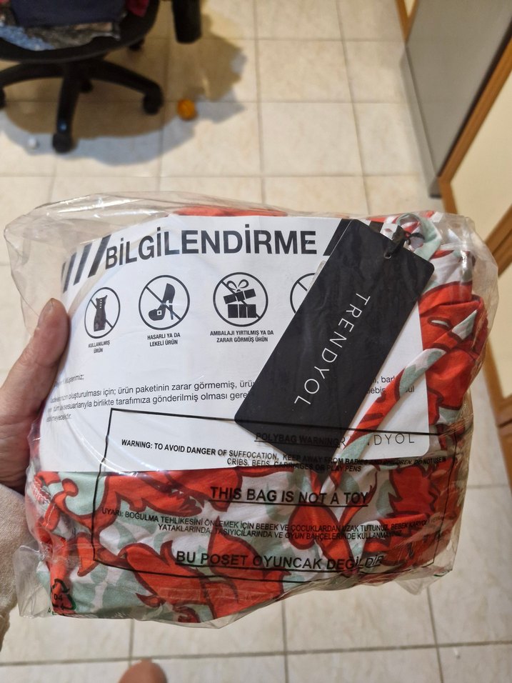 Kırmızı Beyaz Çiçekli Asimetrik Mini Elbise — görsel 3/4