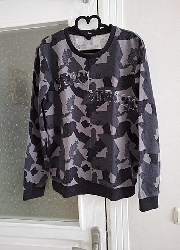 MAVİ,Sweatshirt,M beden,çok hafif tülermesi var son fotolar