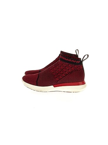 Salvatore Ferragamo Spor Ayakkabı %70 İndirimli.