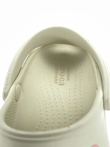 universal Beden beyaz Renk Crocs Terlik %70 İndirimli.