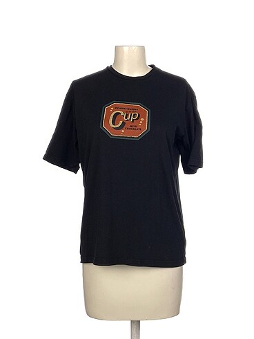 Diğer T-shirt %70 İndirimli.