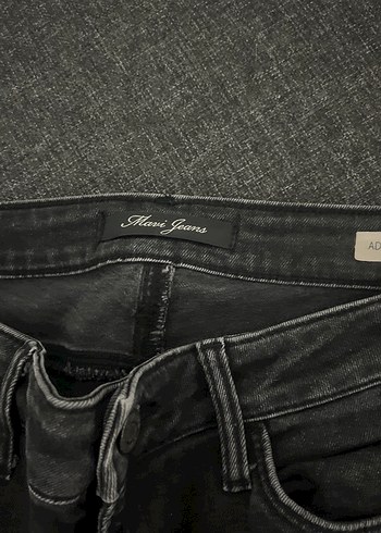 Siyah Kemerli Rahat Kesim Kadın Kot Pantolon - Görsel 2