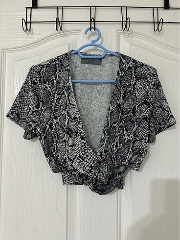 Şık crop tişört ve kazaklar - Görsel 2