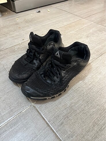 REEBOK SNEAKER