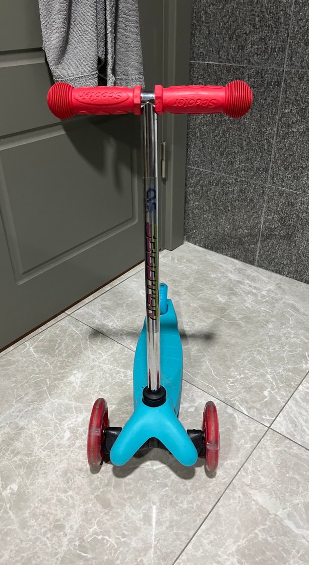 Renkli Mavi Çocuk Scooterı - Görsel 2