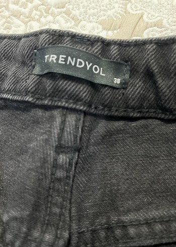 Siyah Yırtık Detaylı  Midi Kot Pantolon - Görsel 4