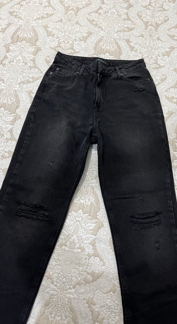 Siyah Yırtık Detaylı  Midi Kot Pantolon - Görsel 2