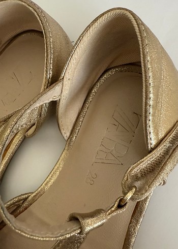 Kız Çocuk Pliseli Parlak Bej Babet - Görsel 3