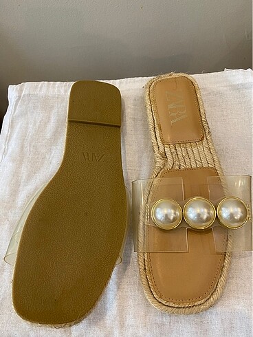 37 Beden ten rengi Renk Zara inci ve pvc bantlı terlik