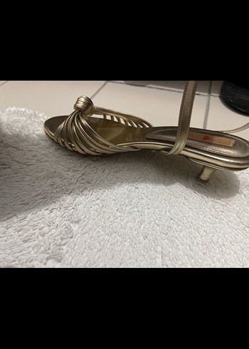 Altın Renkli Kadın Dolgu Topuklu Gece Ayakkabısı - Görsel 2