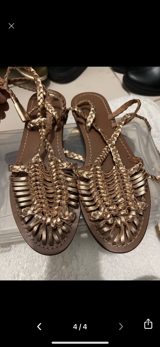 Altın Rengi Yılan Desenli Dolgu Topuklu Deri Sandalet - Görsel 2