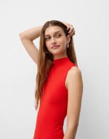 m Beden BERSHKA KIRMIZI YIRTMAÇLI ELBİSE