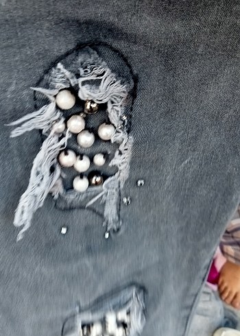 Gri Payetli Nakışlı Dar Kesim Denim Pantolon - Görsel 3