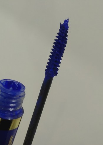 Mavi Renkli Hacim Maskarası - Görsel 2