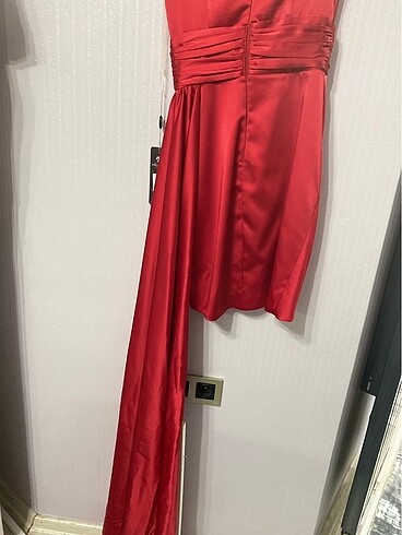 Kırmızı Elbise - Görsel 5