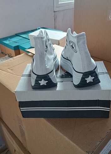 Converse Wanderson run star