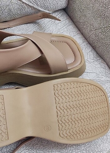 Pelinin Ayakkabıları Sandaler