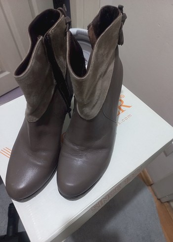 grii Deri Tokalı Kadın Topuklu Bot - Görsel 2