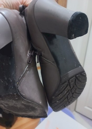 grii Deri Tokalı Kadın Topuklu Bot - Görsel 6