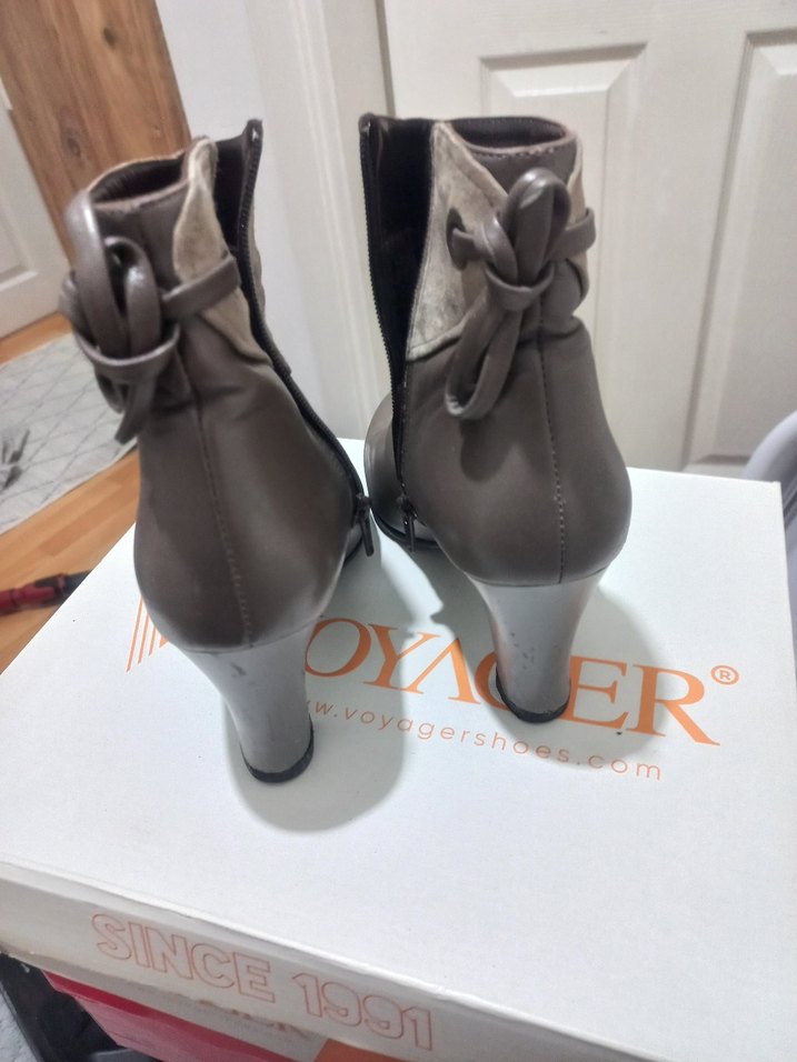 grii Deri Tokalı Kadın Topuklu Bot - Görsel 4