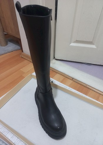 Siyah Kadın Dizlerde deri Çizme - Görsel 3