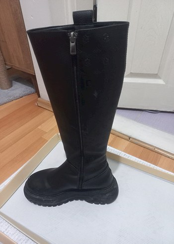 Siyah Kadın Dizlerde deri Çizme - Görsel 2