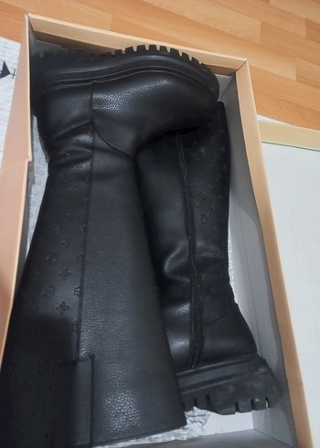 Siyah Kadın Dizlerde deri Çizme - Görsel 6