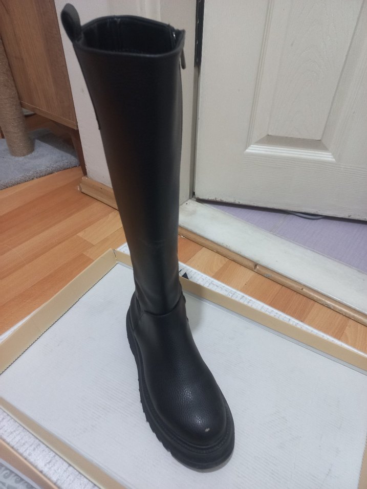 Siyah Kadın Dizlerde deri Çizme - Görsel 3