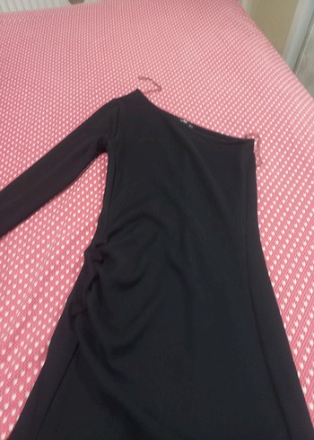 Uzun Kollu Drapeli Siyah yırtmaçlı omzu acik elbise - Görsel 5