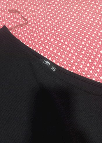 Uzun Kollu Drapeli Siyah yırtmaçlı omzu acik elbise - Görsel 6