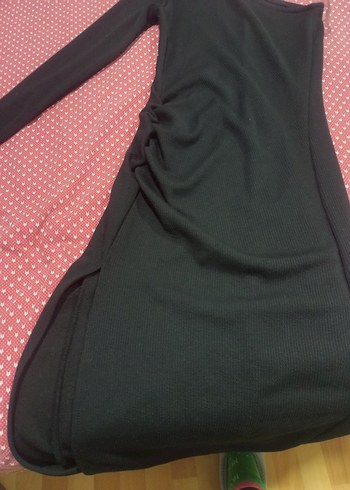 Uzun Kollu Drapeli Siyah yırtmaçlı omzu acik elbise - Görsel 7