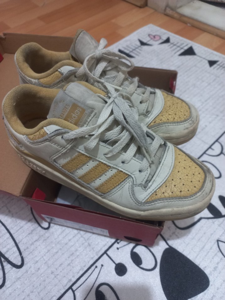 Kadın Beyaz Bağcıklı Spor Ayakkabı adidas - Görsel 4