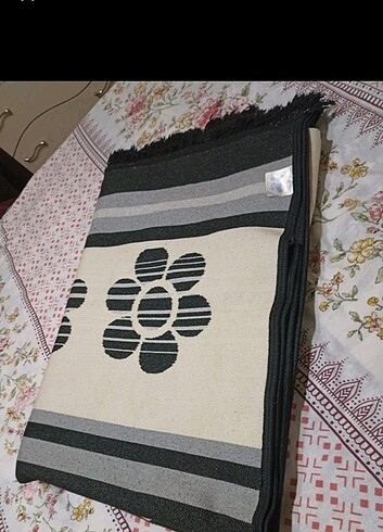 Kilim 6 metre kare az kullanılmış temiz iyi durumda 