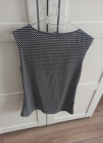 s Beden siyah Renk Tomixx marka şık bir bluz s beden gayet hoş ve şık. pantolon ve