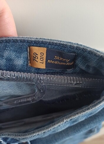 Colin's Colins marka hoş mavi jean, az kullanıldı ,kullanıma engel bir s