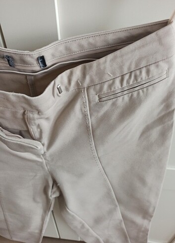 Zara zara pantalon etiketi yok,önden çok şık dikişi var. ölçü sorun ö