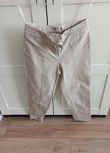 zara pantalon etiketi yok,önden çok şık dikişi var. ölçü sorun ö