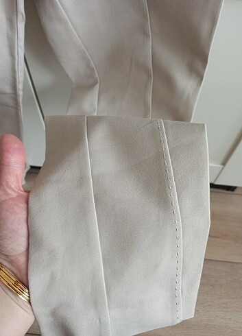 s Beden zara pantalon etiketi yok,önden çok şık dikişi var. ölçü sorun ö