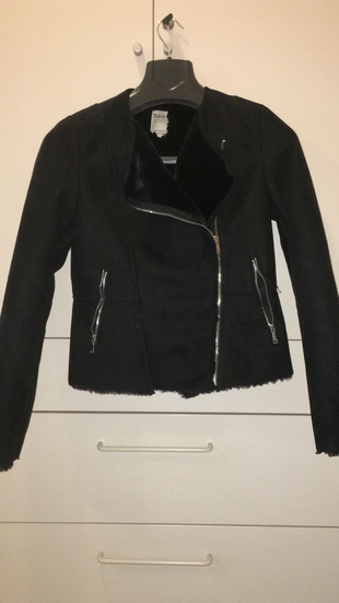 Zara-içi kürklü çapraz fermuarlı siyah ceket