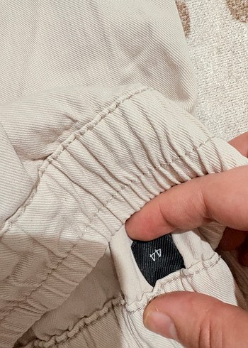 Beli lastikli bej pantolon - Görsel 3