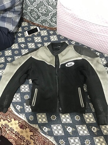 Black marka motorcu montu
