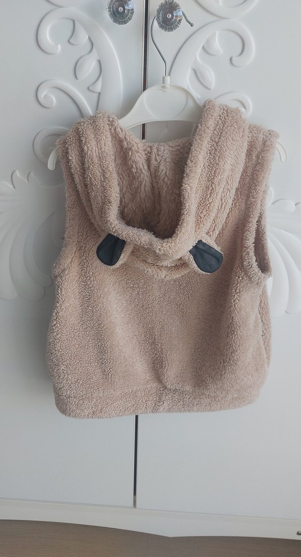 Kız Çocuk Bej Peluş Kapüşonlu Yelek - Görsel 4