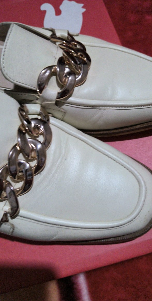 Beyaz Zincir Detaylı Kadın Deri Topuklu Babet - Görsel 3