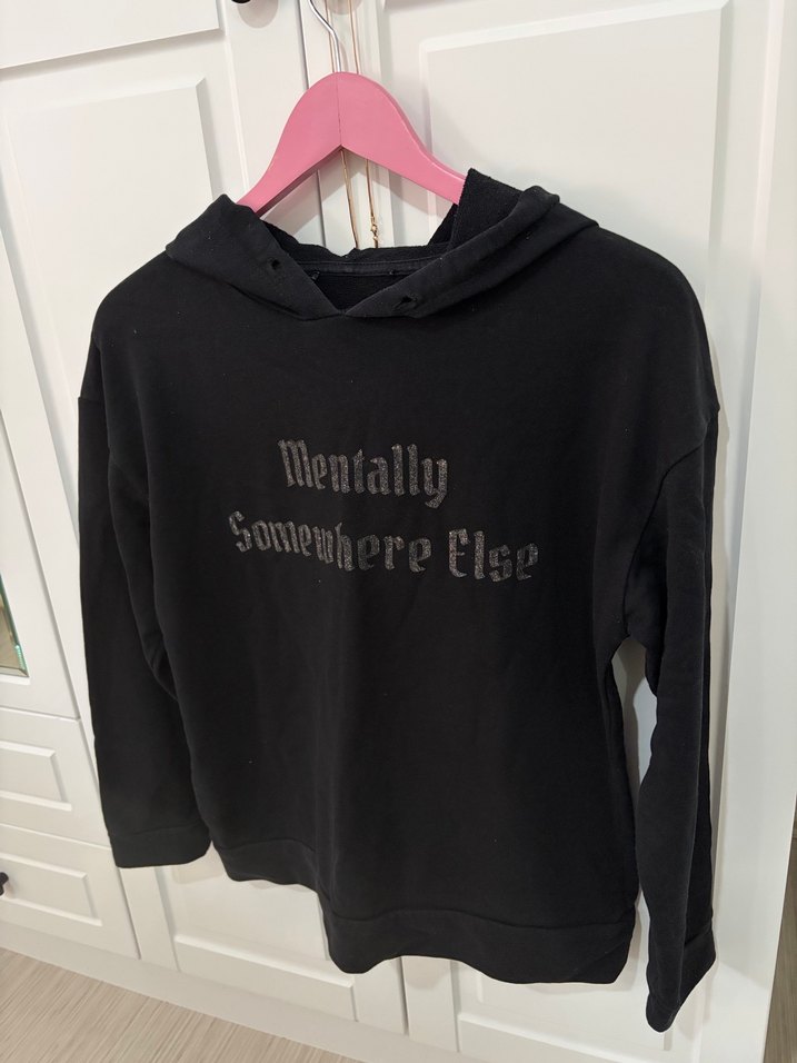 Siyah Kapüşonlu Baskılı Kadın Sweatshirt - Görsel 4