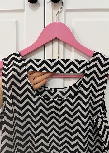 Siyah Zebra Desenli Kolsuz Bluz - Görsel 4