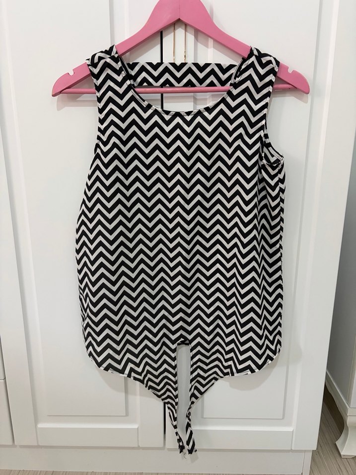 Siyah Zebra Desenli Kolsuz Bluz - Görsel 3