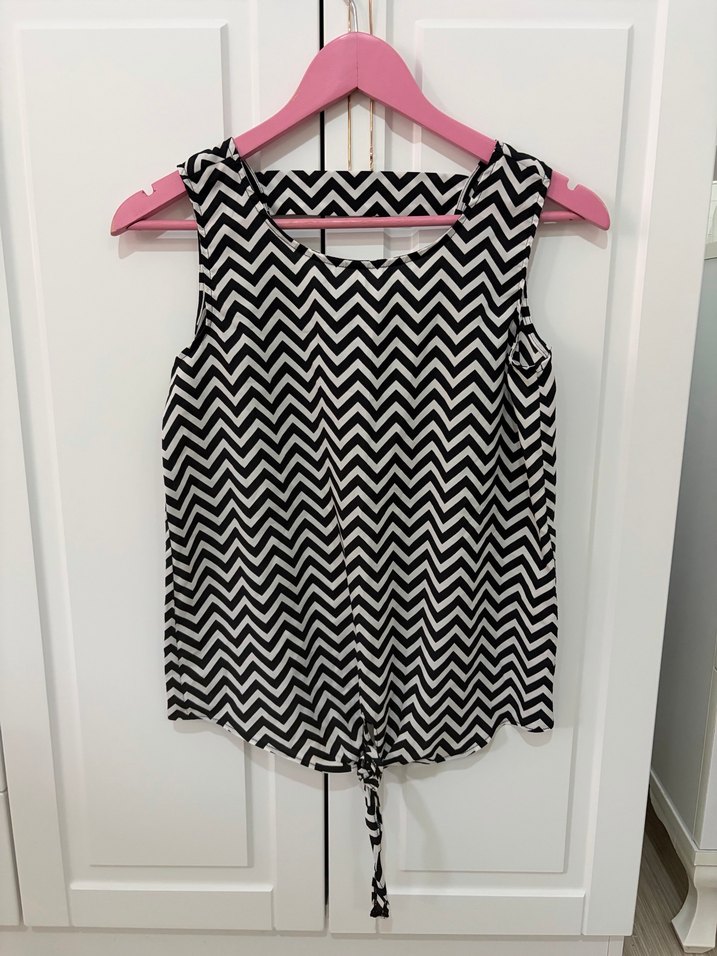 Siyah Zebra Desenli Kolsuz Bluz - Görsel 2