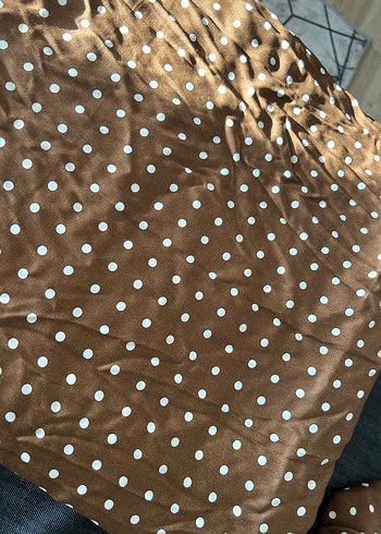 Kahverengi Puantiyeli Parlak kumaş - Görsel 2