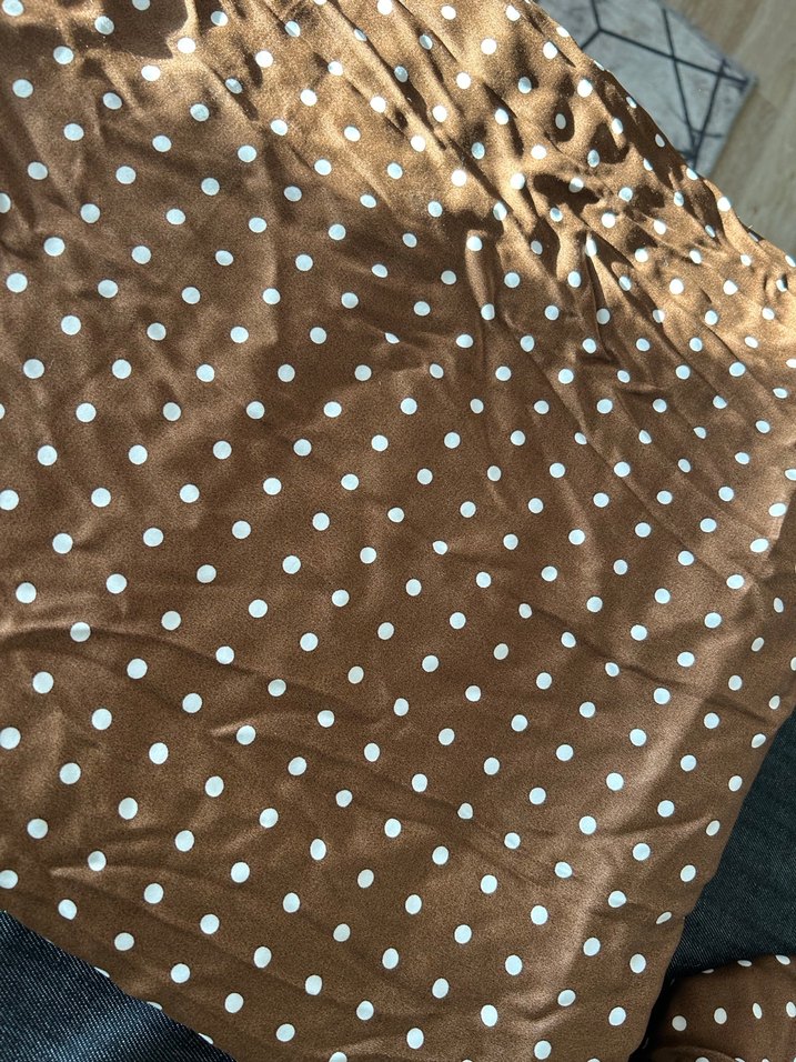 Kahverengi Puantiyeli Parlak kumaş - Görsel 2