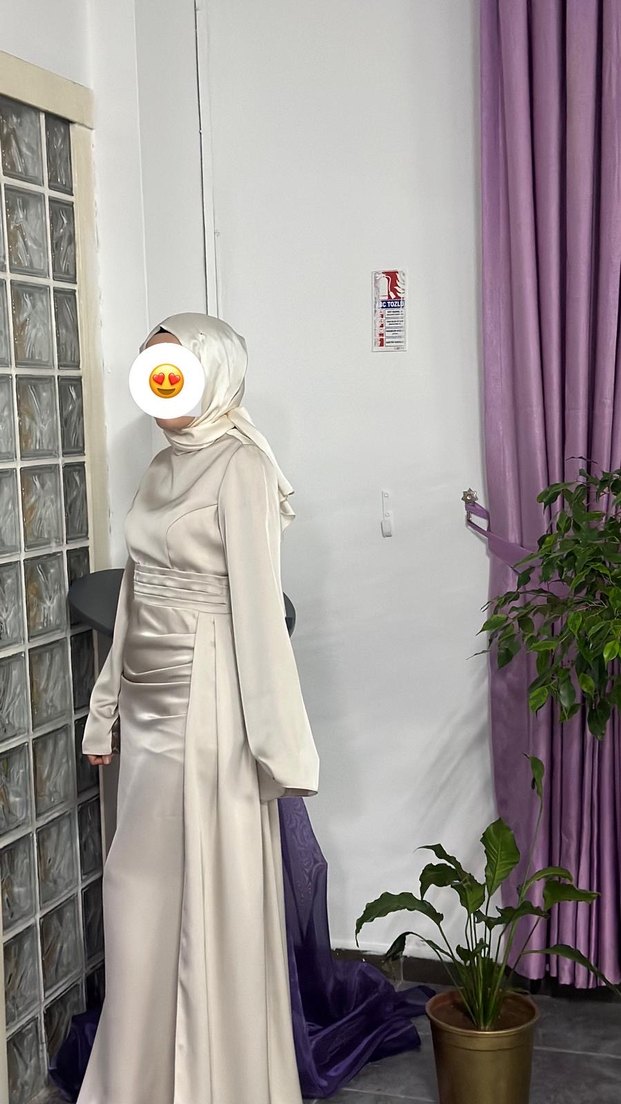 Beyaz Drapeli Uzun Kollu Nişan Elbisesi - Görsel 3